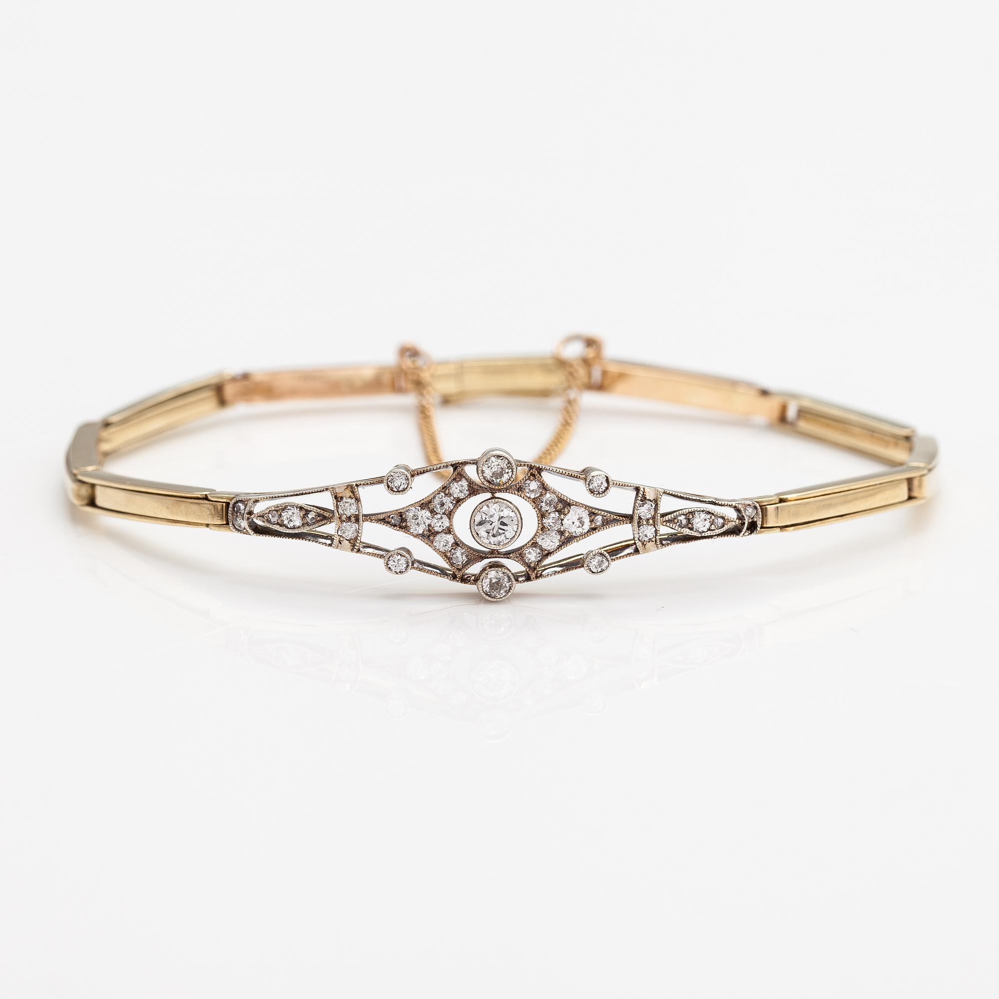 A 14K gold bracelet with old-cut and rose-cut diamonds ca. 1.00 ct in total. St. Petersburg, turn of the 20th century.