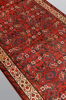 Runner, Hamadan, ca 420 x 105 cm.