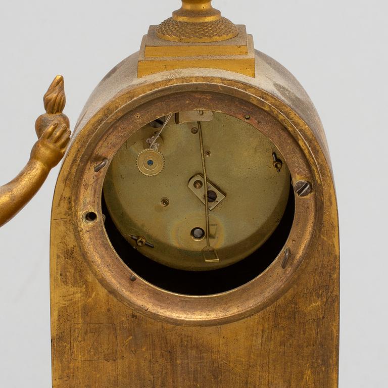 A German Empire mantel clock, early 19th century.