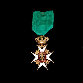 KRASCHAN, Vasaorden, 18K guld och emalj. Tot vikt 17 g.