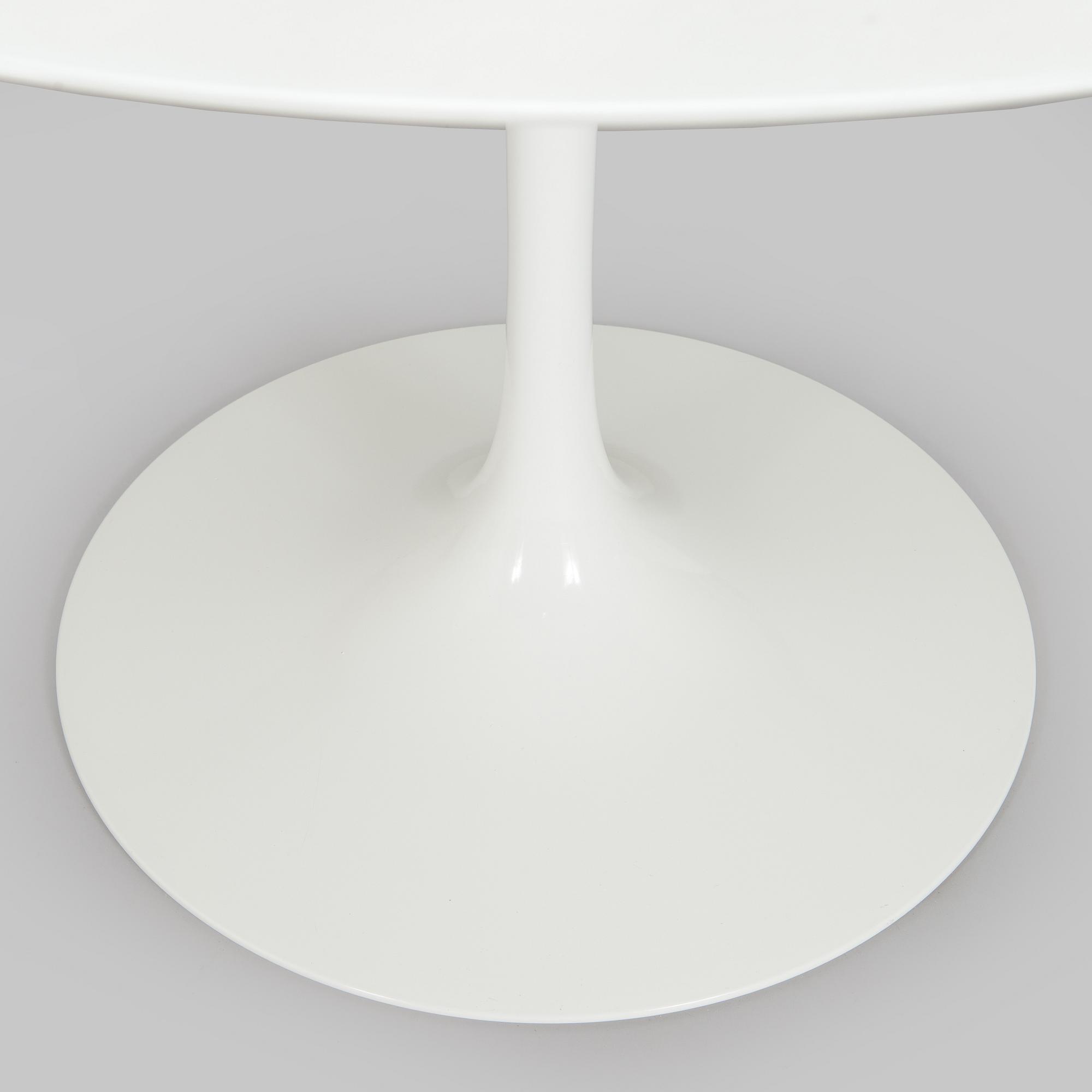 Eero Saarinen, A dining table 'Tulip' Knoll International.