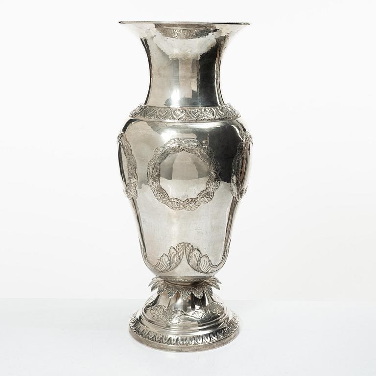 Lale Silverware & Co Ltd, a decorative vase, sterling silver, Istanbul, Turkey 20th century.