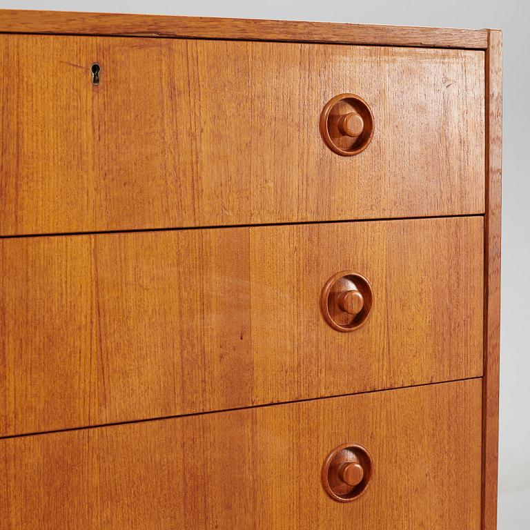 A 1960's chest of drawers.