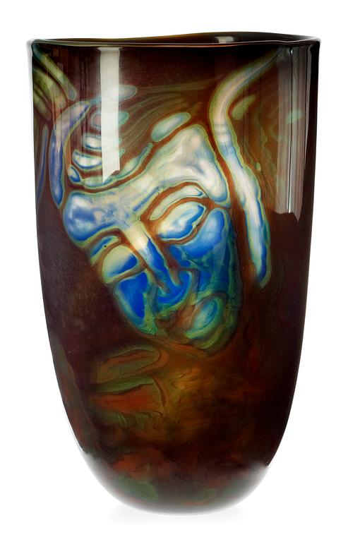 An Eva Englund graal glass vase, Orrefors 1989.