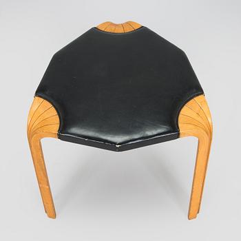 Alvar Aalto, jakkara, mallli X 602, O.Y. Huonekalu- ja Rakennustyötehdas A.B. 1900-luvun puoliväli.