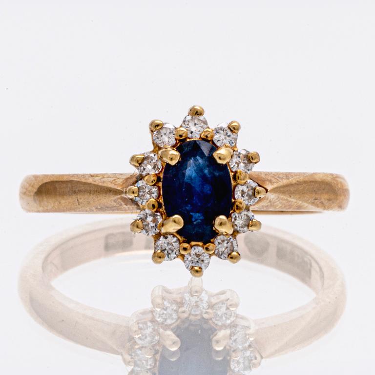 Ring 18K gold, 1 sapphire approx 6 x 4 mm, brilliant-cut diamonds approx 0,10 ct, size 54.