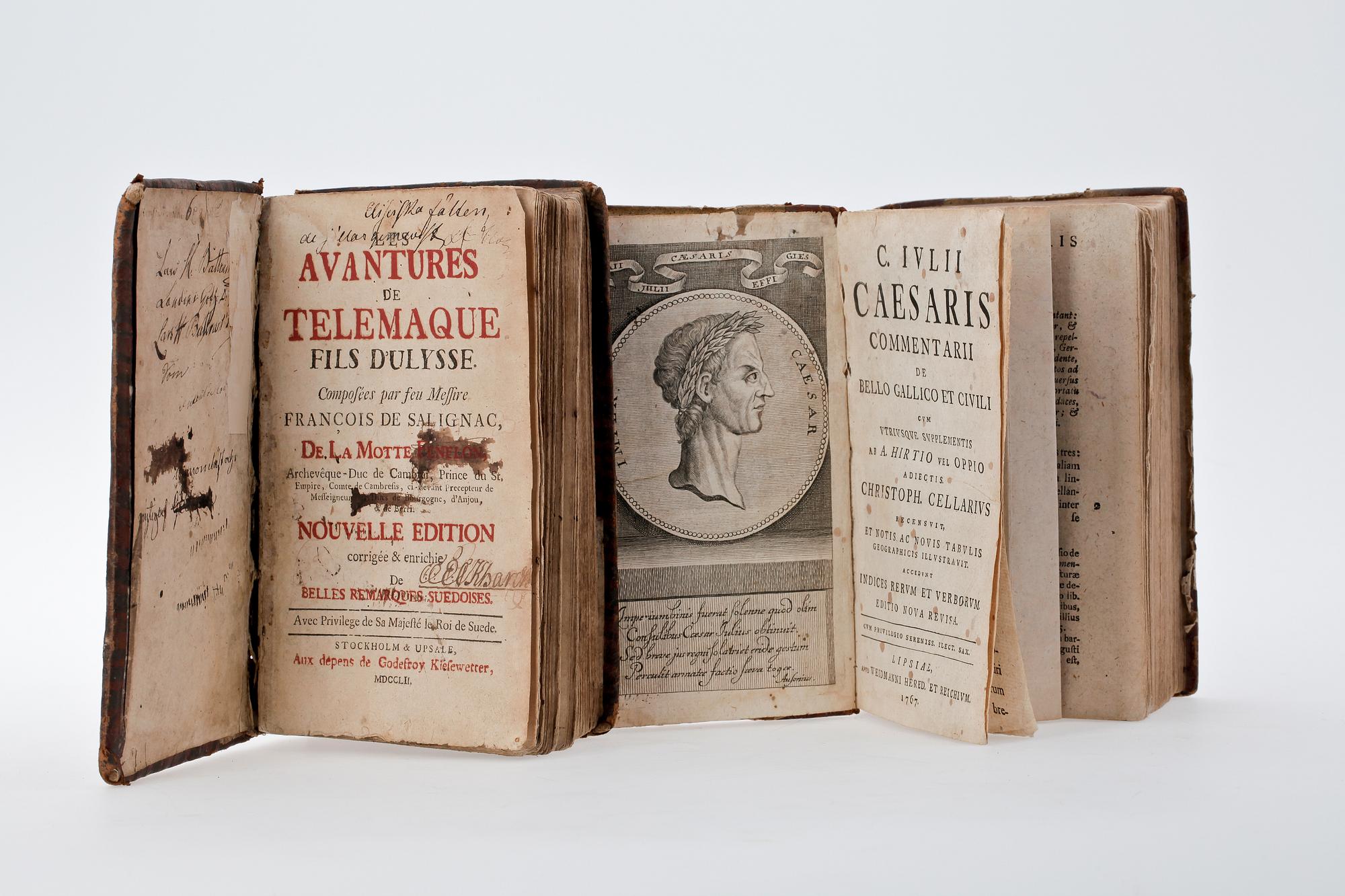 BÖCKER, 2 st, bla "Commentarii de Bello Gallico et Civili" av C. Julius Caesar, Leipzig 1767.