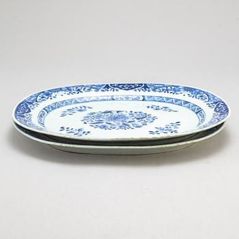 A pair of blue and white serving dishes, Qing dynasty, Qianlong (1736-95).