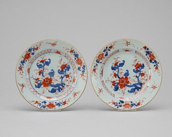 449. TALLRIKAR, 4 st, porslin, Qing dynastin, tidigt 1700-tal.