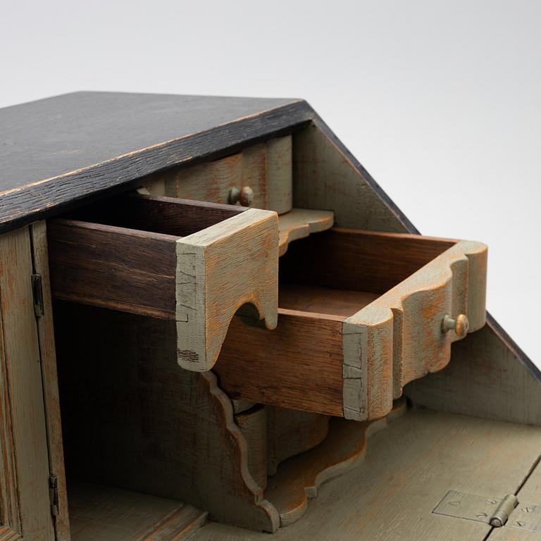 Snedklaffsekretär, barockstil, 1800-tal.