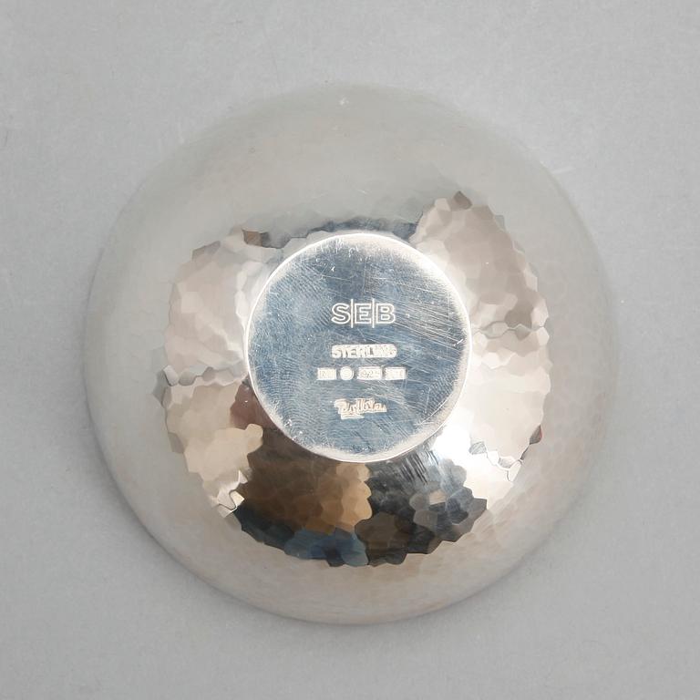 SKÅL, sterlingsilver, Rey Urban, Stockholm, 1999. Vikt 336 gram.