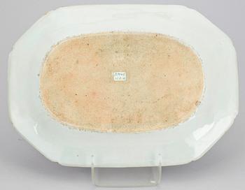 STEKFAT, 3 olika, porslin, Qianlong, Kina 1700-tal.