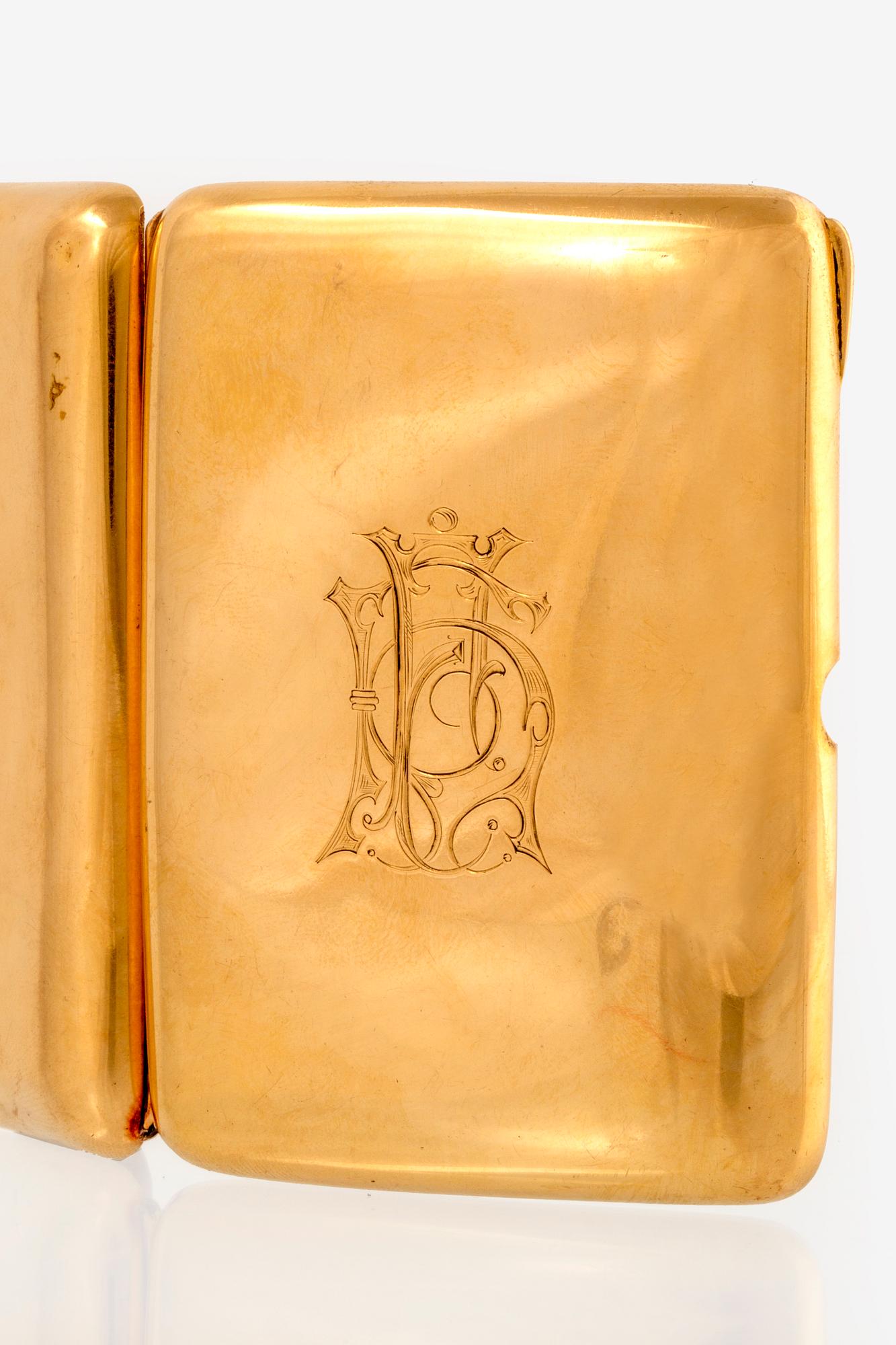 A 18 carat gold cigarette case from G Dahlgren & Co, Malmö 1912.