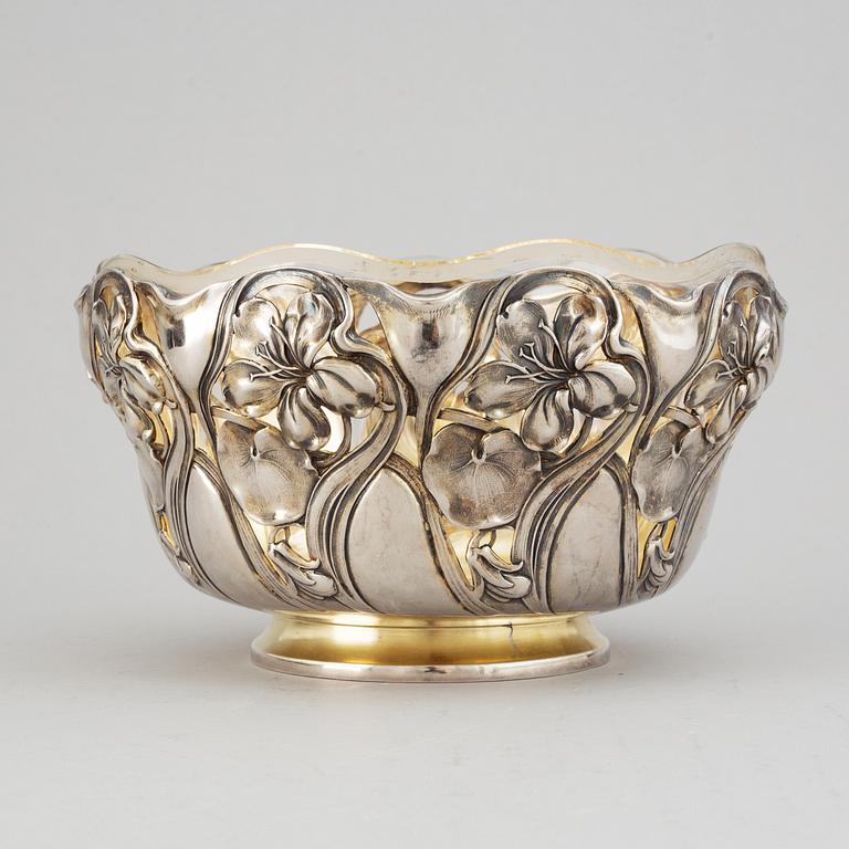 A Swedish early 20th century parcel-gilt silver bowl, mark of GCH, Stockholm 1902.