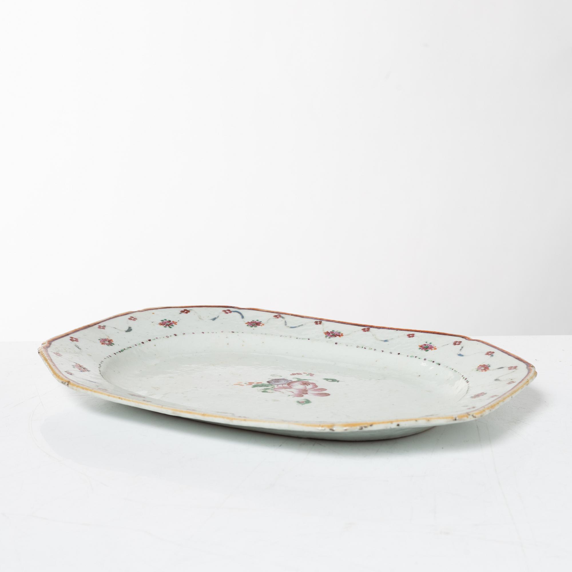 Tedosa och stekfat, kompaniporslin, Kina, Qingdynastin, 1700-tal.