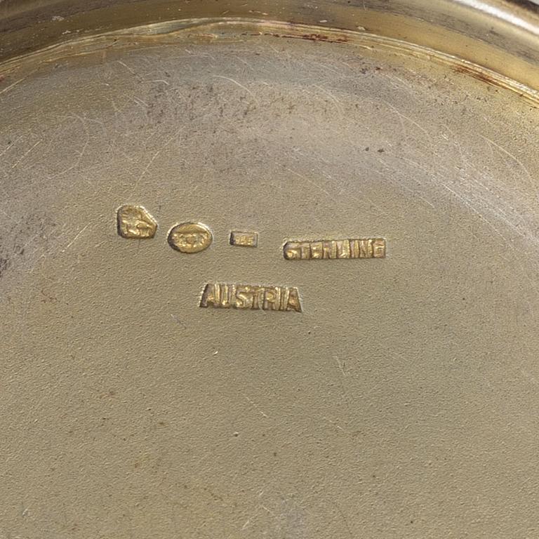 Puderdosa, sterlingsilver och emalj, Österrike, efter 1922.