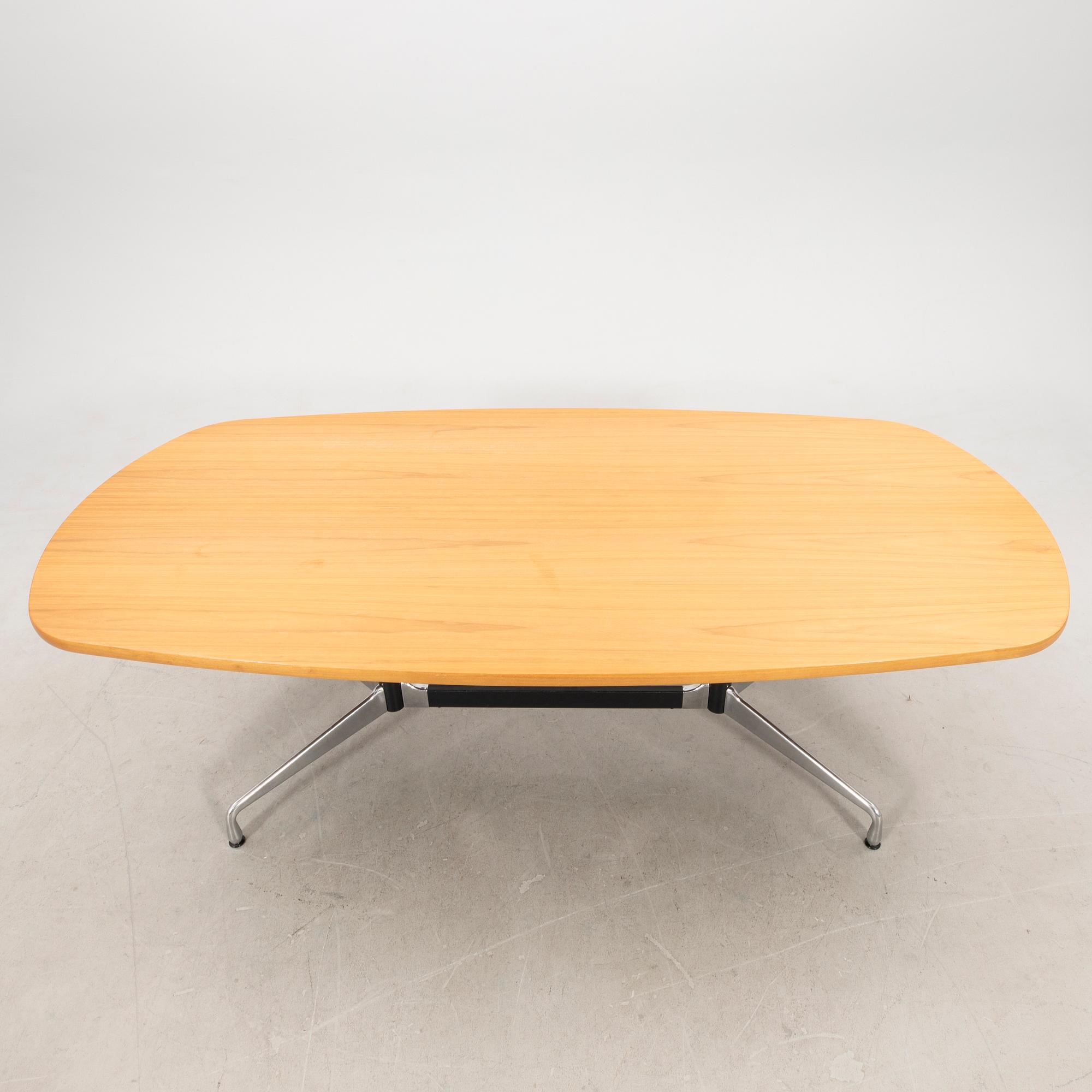 Charles & Ray Eames, table "Segmented table" Vitra 2019.