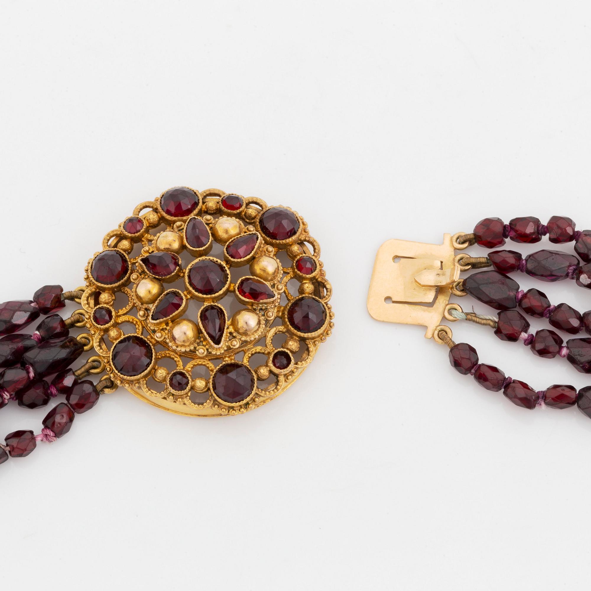 Collier fem rader fasettslipade granater lås 14K guld med granater.