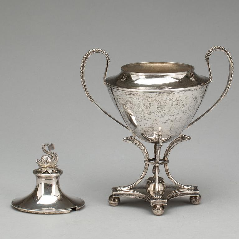 SOCKERSKÅL med LOCK, silver, empire, Erik Albrecht Körsner, Falun, 1818. Vikt 580 g.