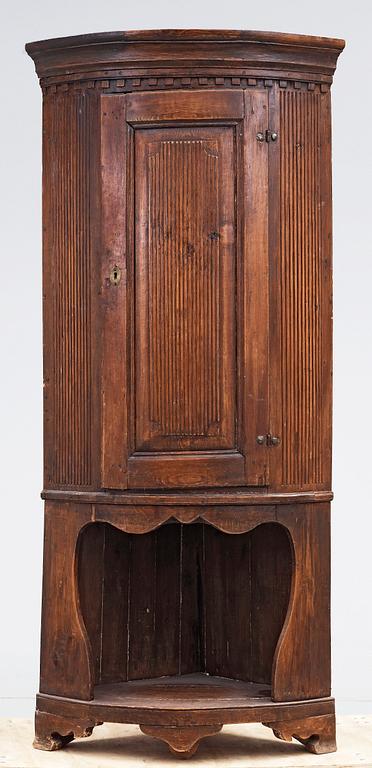 HÖRNSKÅP, allmoge, 1700-tal.