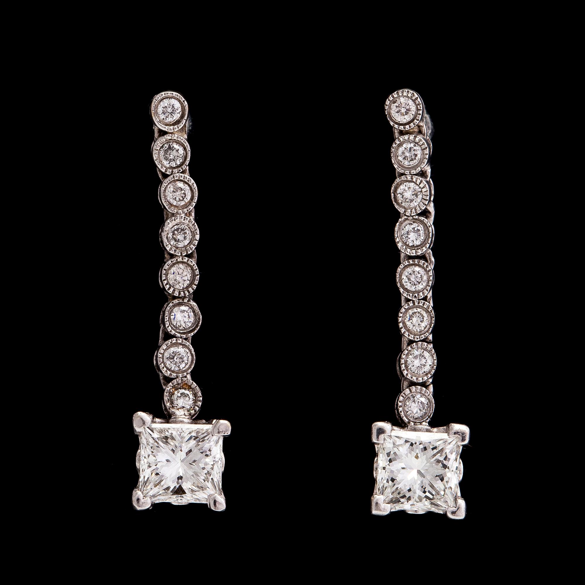 A pair of 18K whitegold earrings with princess-  and brilliantcut diamonds approx 1.26 ct in total.