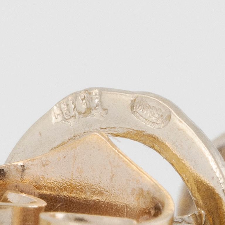 Earrings, a pair, 18K gold with brilliant-cut diamonds.