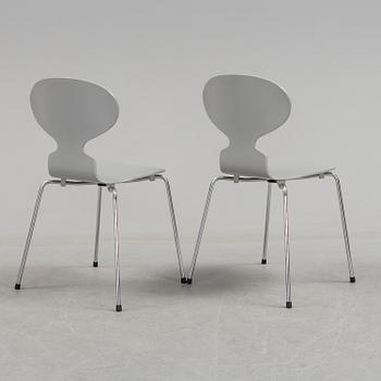 ARNE JACOBSEN, stolar, fem stycken, "Myran", Fritz Hansen, 1993.