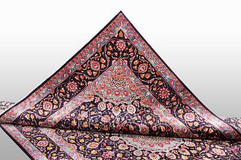 A carpet, Kashan, ca 354 x 242 cm.