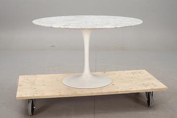 EERO SAARINEN, soffbord, "Tulip", Knoll International, USA.