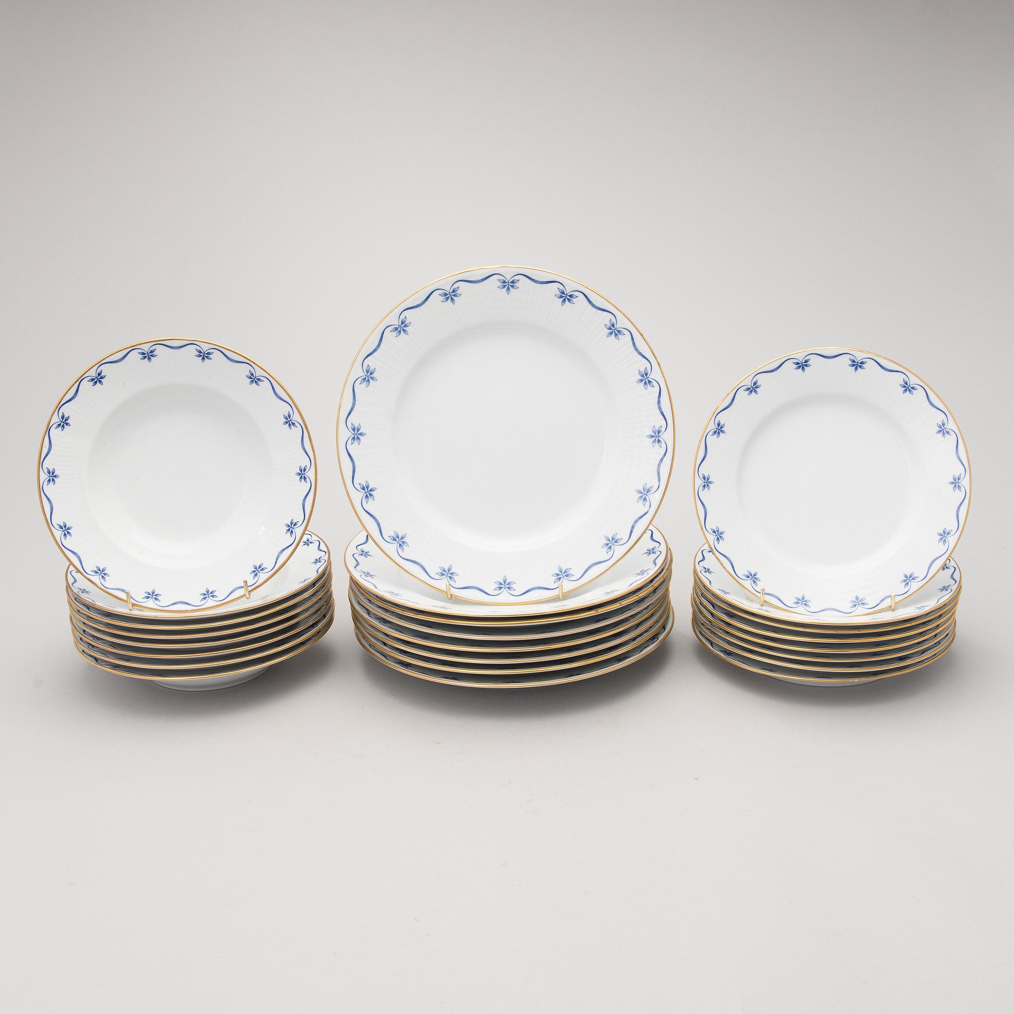 A 'Mårbacka' set of dinnerware and teacups, circa 32 pieces, Rörstrand Sweden, latter half of the 20th Century.