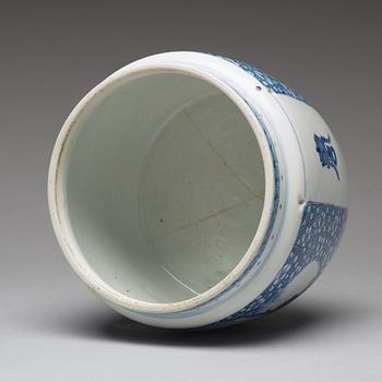 KAROTT, porslin. Qingdynastin, Kangxi (1662-1722).