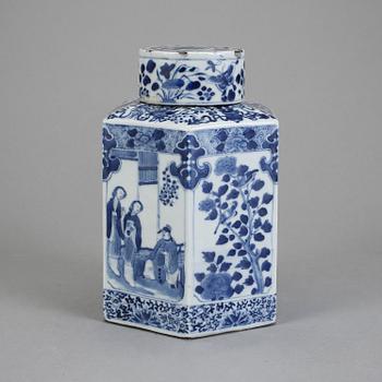 BURK MED LOCK. Porslin, Kina, 1900-tal.