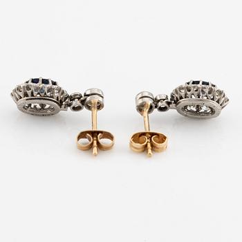 Örhängen, CG Hallberg, platina och guld med safirer och brijlantslipade diamanter.