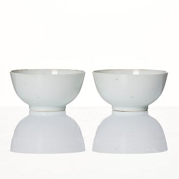 A pair of armorial cups with saucers, Qing dynasty, Qianlong (1736-95).