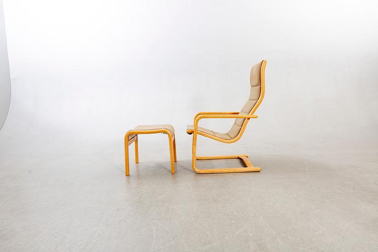 Yngve Ekström, Armchair with footstool "Lamello", Swedese, later part of the 20th century.