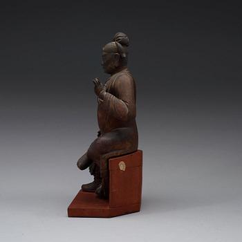 A gilt wooden figure of a deity, Ming dynasty.
