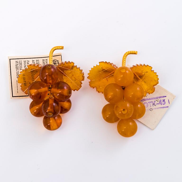 KAULAKORUJA, 3 kpl, ja RINTANEULOJA, 2 kpl, meripihkaa, Neuvostoliitto 1980-luku.