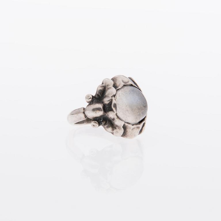 RING, Georg Jensen 1915-1927, silver, cabochonslipad månsten.