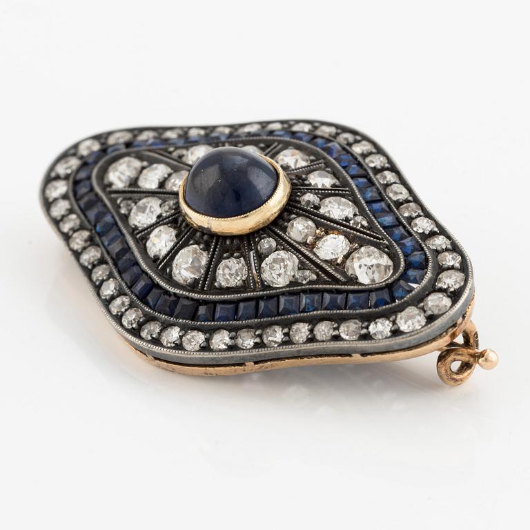 An antique Russian brooch, 1908-1917.