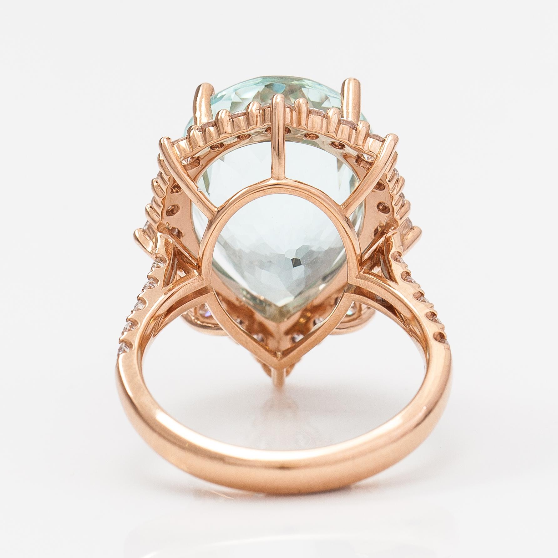 Ring, 18K roséguld, diamanter ca 1.44 ct tot och akvamarin ca 12.94 ct. IGI-certifikat.