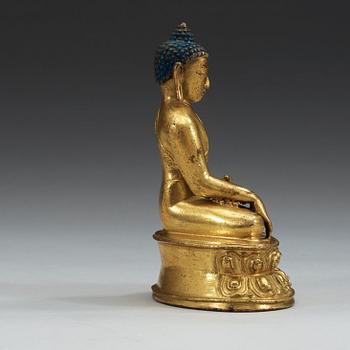 BUDDHA, förgylld brons. Troligen Tibet, 1700-tal eller äldre.