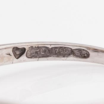 An 18K white gold, set with brilliant-cut diamonds. With IGI report.