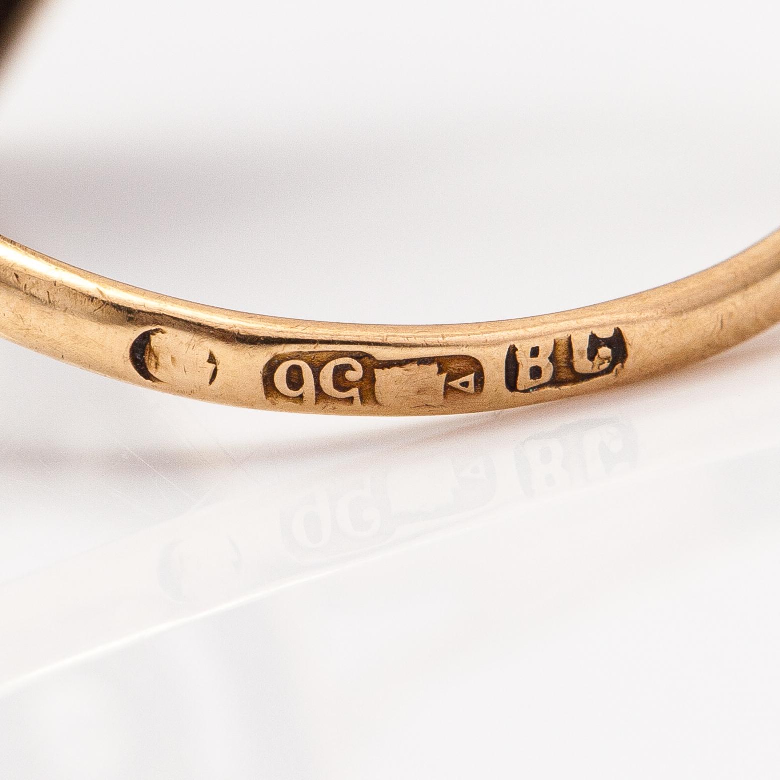 Ring, 14K guld, gammalslipad diamant ca 0.25 ct, rosenslipade diamanter och en syntetisk sten. Ryssland.