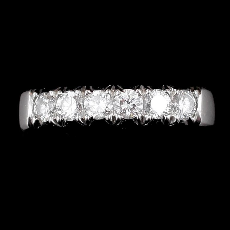 RING, 18k vitguld med 6 briljantslipade dia tot ca 0,55ct enl grav. Hellström & Åhrling, Stockholm, 1973. Tot.vikt 4,9g.