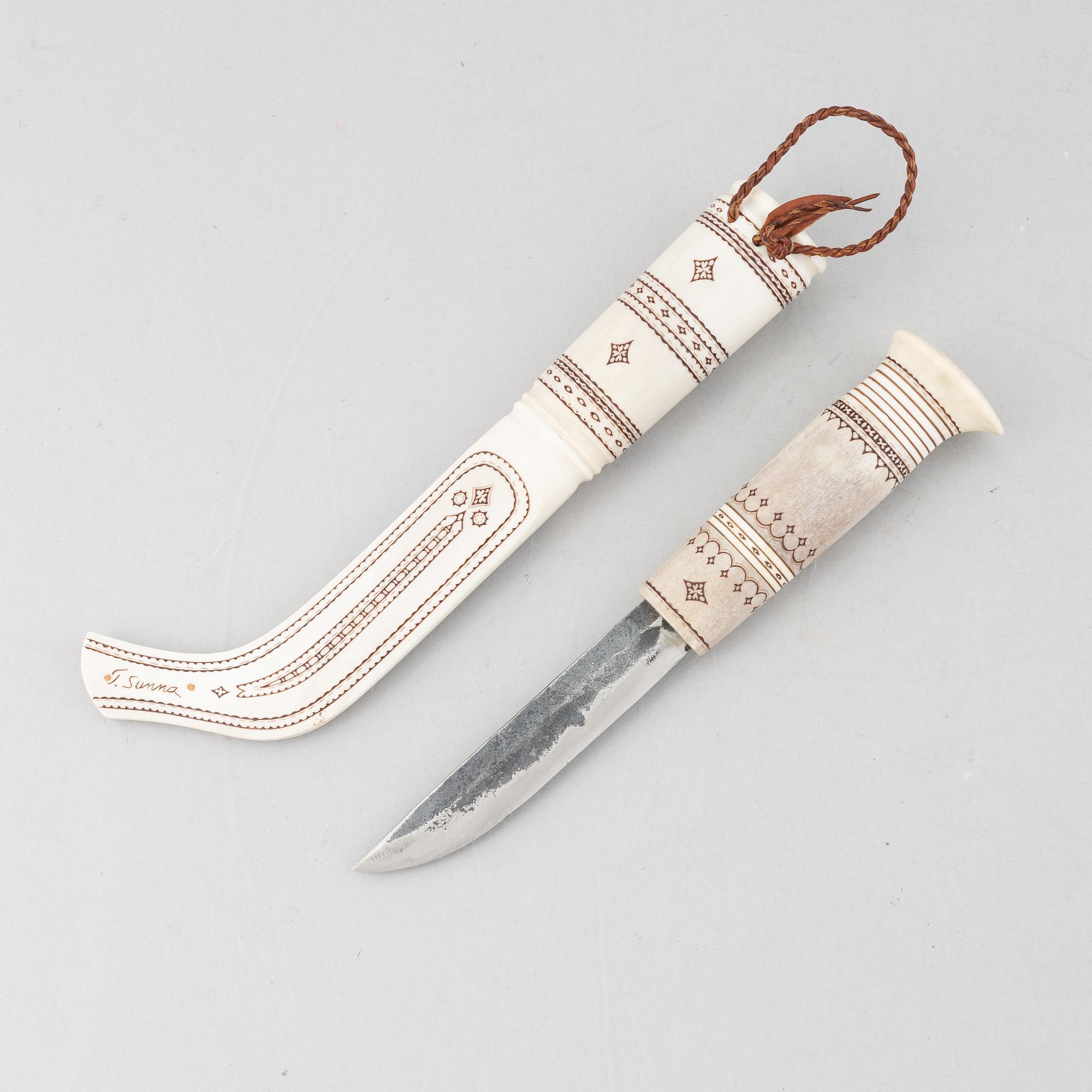 Tore Sunna, a reindeer horn knife.