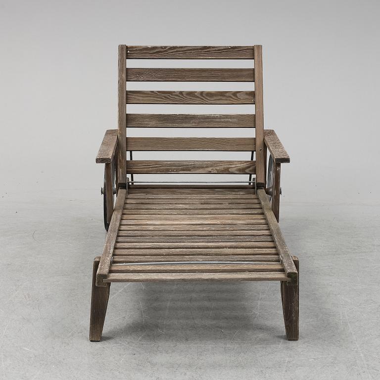 A second half of the 20th Century stained pine sunbed by Elsa Stackelberg, Fri Form.