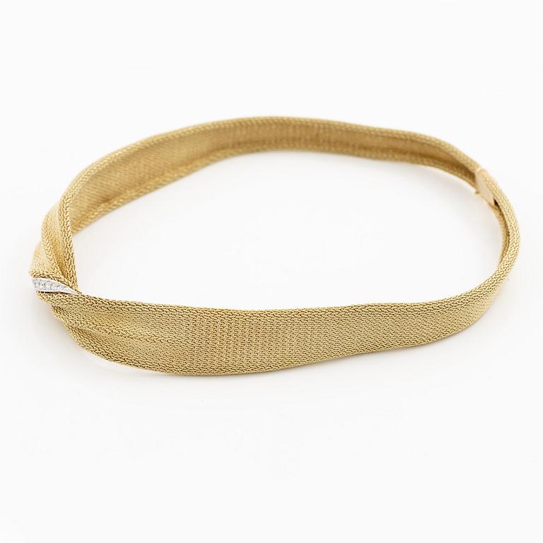 Collier 18K guld med runda briljantslipade diamanter.