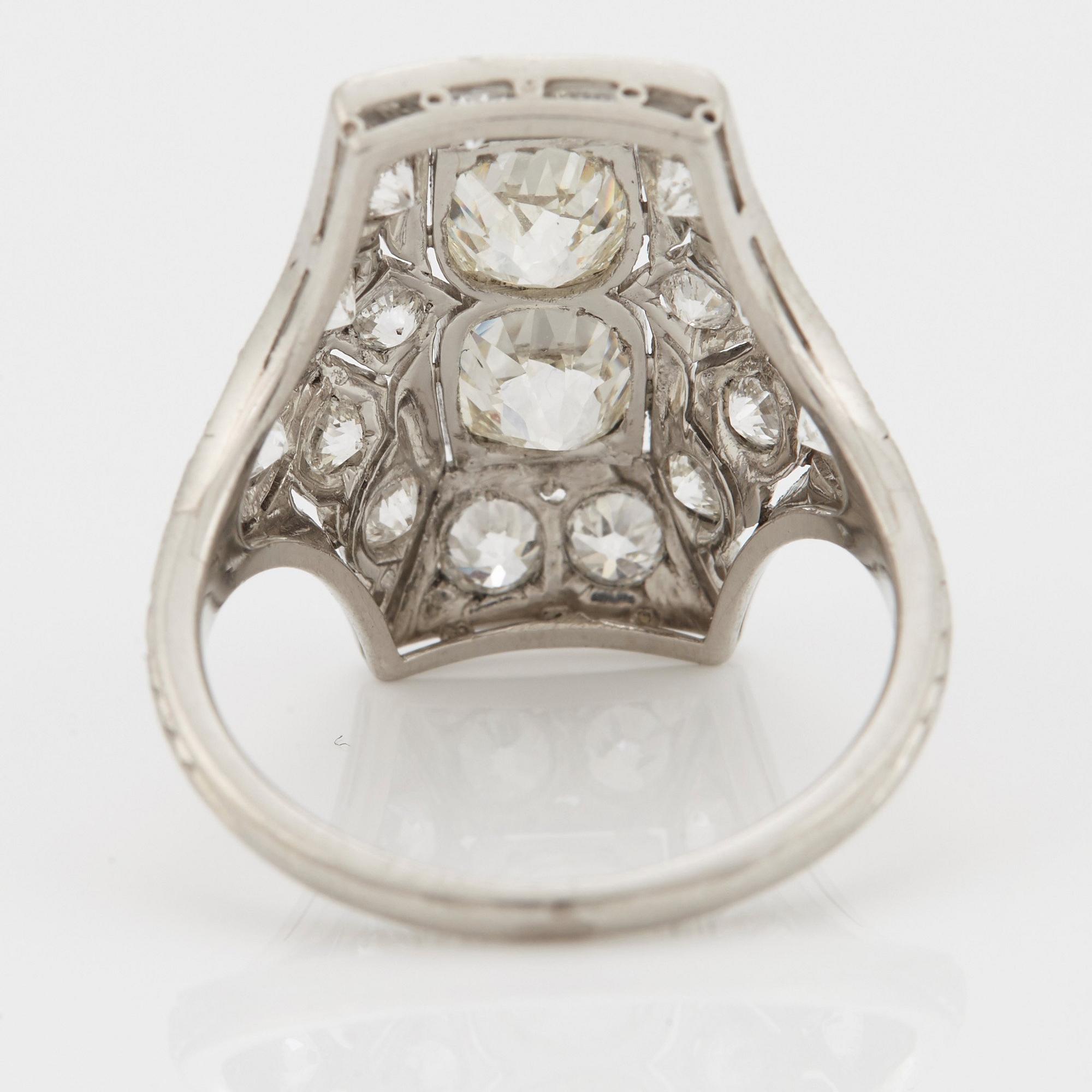 RING med gammalslipade diamanter.