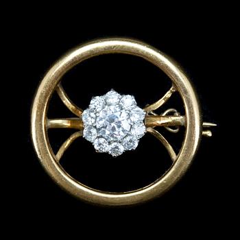 BROSCH, 18 k guld med briljantslipade diamanter ca 1,10 ct. Vikt ca 12 g.