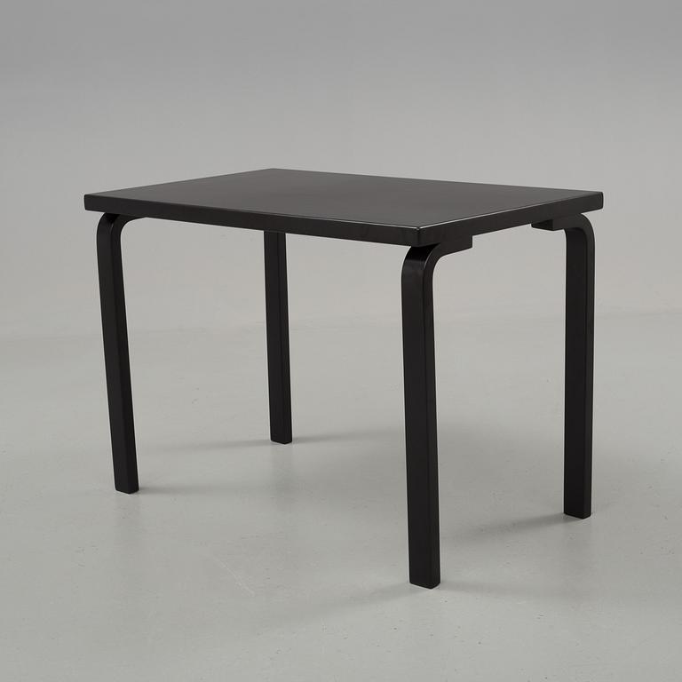 Alvar Aalto, 4 chairs and a table, probably Artek.